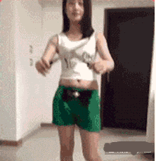 妹子|搞笑GIF: 小伙子，你们这样的行为，活该你们单身！