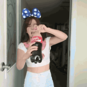 孩子|GIF搞笑趣图：孩子，你就不能吃了再睡或者睡起来再吃！