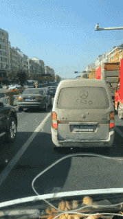 妹子|爆笑GIF: 这障眼法演得不错, 妹子搞笑的劲头很足!