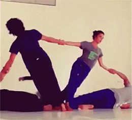 冲动|搞笑GIF:对待醉酒的朋友,又学会一招!