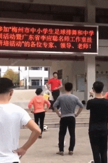 妹子|搞笑GIF：每天醒来都是这样的画面，直到后来我真醒了!