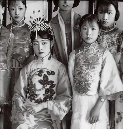 皇后婉容真实容貌:确实漂亮,女儿出生就被扔锅炉,图5是抽烟照