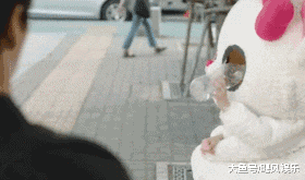 接触|搞笑GIF:以后不要接触任何体育方面的东西了