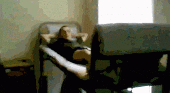 妹子|搞笑GIF趣图：大哥，你这有点太坏了，真是给妹子吓到了