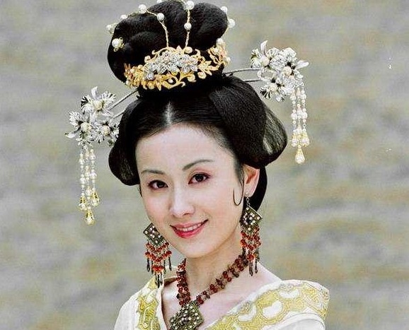 辰嬴是晋怀公在秦国时娶的秦穆公女儿,后来晋文公重耳到秦国,秦穆公又