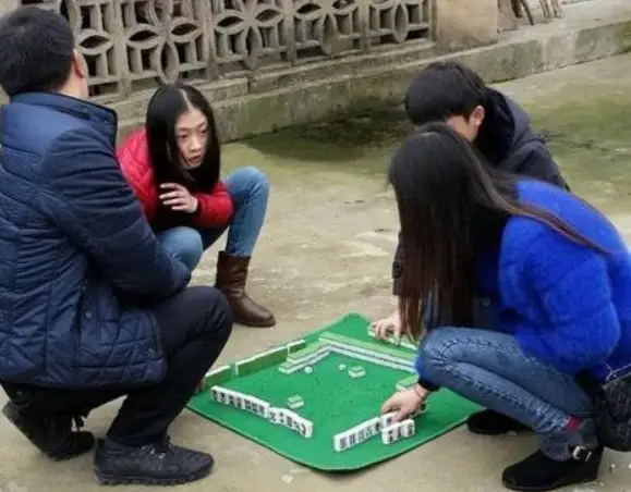 麻将|搞笑gif:这叫麻将迷?错,这叫敬业