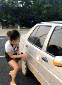 就是|搞笑GIF:姑娘换衣服就是任性,大家赶紧都学着点