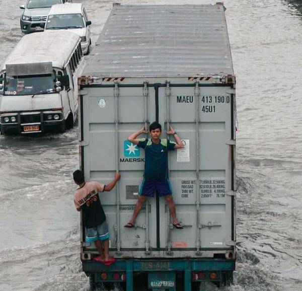 车轮子|弱弱地问一句，假如你遇到这些事，你会哭笑不得么？