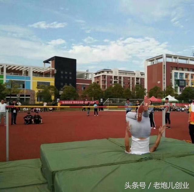 安吉丽娜|太凶残了国外反人类一键素颜APP千万不要在国内上架心疼安吉丽娜