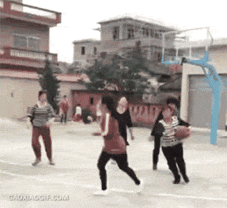 姐姐|搞笑GIF动图:这位小姐姐,既然来到我手机上,你就是我家人了