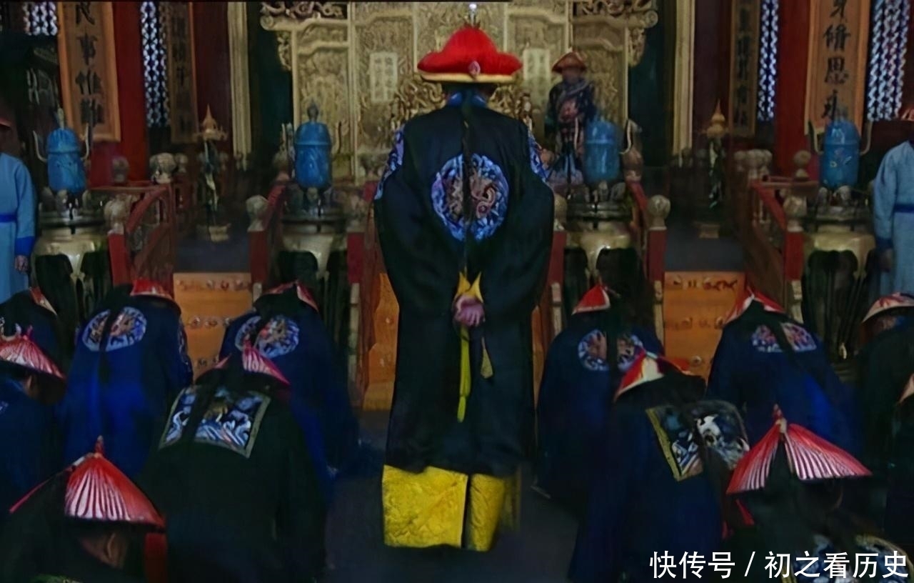 中国最后一次上朝首次没有对皇帝叩拜究竟发生了什么