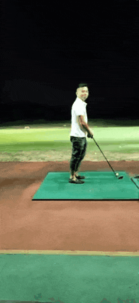 妹子|搞笑GIF趣图：别人都穿着羽绒服，而你却穿短袖，确实很优秀啊