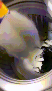 飞檐走壁|搞笑动图GIF图片：小小年纪飞檐走壁，这也太危险了吧！！