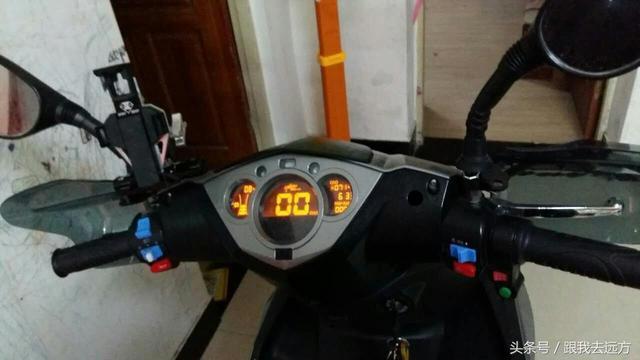 拐弯|电动自行车改三轮,可以趴着拐弯,有点牛逼