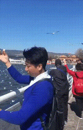 大哥|搞笑GIF趣图:请问,你把车停进去了,然后怎么出来?