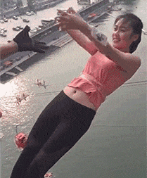 妹子|爆笑GIF: 兄弟, 你去你的碗里吃, 没事跑我这里蹭什么饭啊