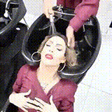 难受|搞笑GIF:刚才的到底是谁!在干什么啊!弄的我好难受!