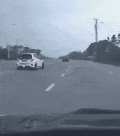 前妻|搞笑gif趣图：这车的质量太好了，不是人力就能破坏的！