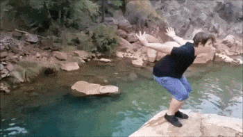 棒槌|搞笑GIF:黄狗:我也不知道为啥,黑狗拿起棒槌就打我屁股