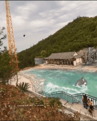 挖掘机|搞笑GIF：看着这壮观的画面，让我想起了用挖掘机炒菜的日子