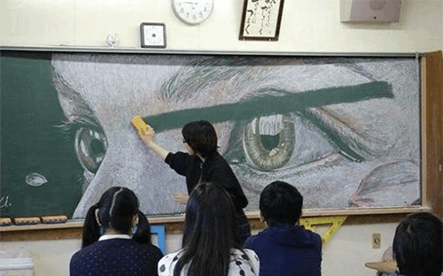 尴尬|让人“摸不着头脑”的尴尬图片。