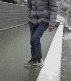 没关系|搞笑GIF：下雨忘记带伞怎么办？没关系我有办法呀！