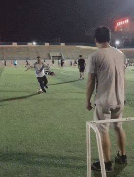 老师|搞笑GIF: 老师你这么骚的走姿你学生知道吗?