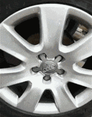 段子|搞笑gif：有钱当然要买个豪车了