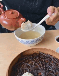 喷壶|搞笑趣图:今天去理发,看到理发师的动作我心里有种奇怪的感觉