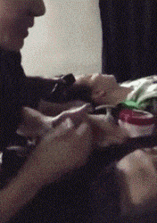 妹子|爆笑GIF图: 难道这就是传说中的新型保养液吗