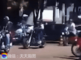 妹子|搞笑GIF:哥们,你是有多急,时刻准备着要出发?收敛点吧,免得交警看到尴尬