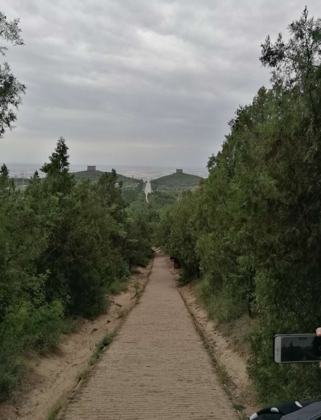 從整體形狀來看,乾陵像是一個龐大的睡美人