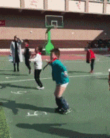 大哥|搞笑GIF趣图:哎呦,怎么又是你的业绩最好,看我用小拳拳捶你