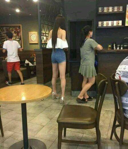 媳妇儿|爆笑GIF：兄弟，这里可是我家啊，你这样做过分了