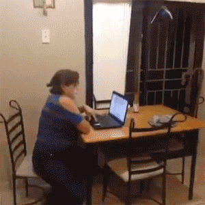 生死关头|搞笑GIF：这生死关头，你说我不拼能行吗？