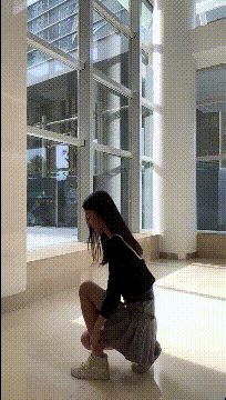 前妻|搞笑GIF动图:上课嗑瓜子,被老师惩罚一人嗑一斤才让进教室!