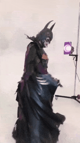 戒指|笑话段子：吃饭的时候，男的忽然拿出一枚戒指。