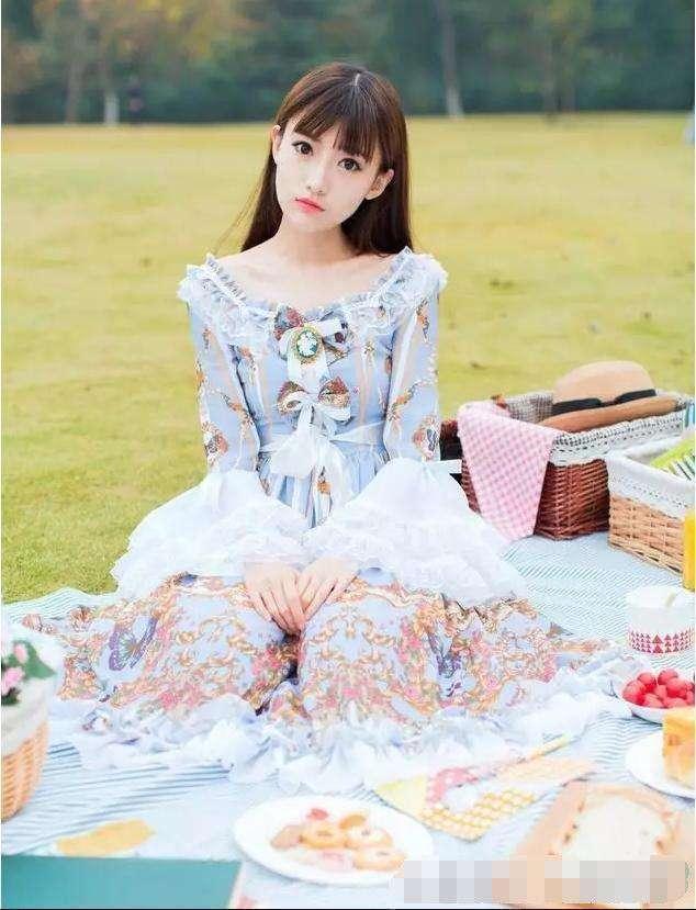 女友|出门才两天，女友就把膝盖摔破了，连忙回家照顾她