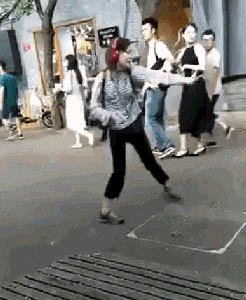 磨砂玻璃|搞笑GIF:那一鞠躬很认真,老师很可爱!!