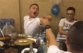 稀奇|搞笑GIF:①老外干活真稀奇: