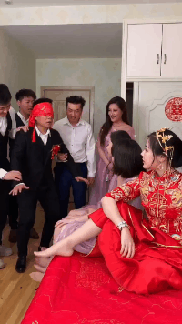 听话|搞笑GIF：妈妈：儿子在家一定要听话。