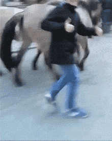 耙子|搞笑GIF:化了妆自己孩子不认识了 。。。