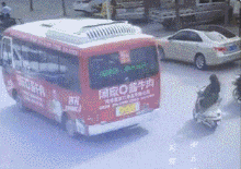 转角|搞笑GIF: 转角不一定会遇到爱, 也可以是男人最痛