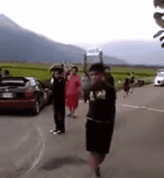 妹子|搞笑gif趣图：这一定是妹子最终身难忘的一次理发！