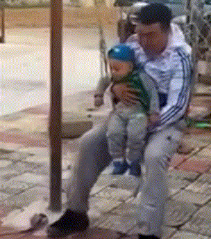 就是|搞笑GIF:这就是你非要女友玩VR的后果