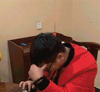 魔镜|搞笑GIF：我今天跟红绿灯一起聚了个餐，不信你看看，好有序的一幕。