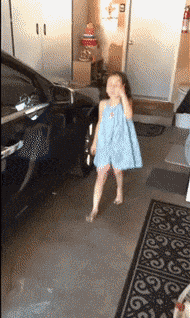 烟瘾|搞笑GIF：你还这么小怎么烟瘾这么大呢？