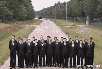 妹子|公司刚招聘的妹子，一下子成为了办公室所有的焦点