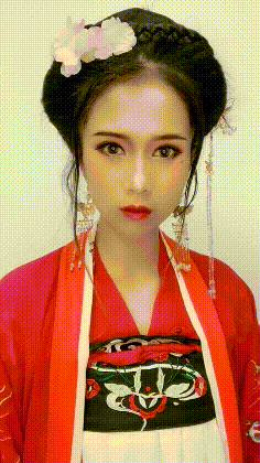 妹子|搞笑GIF:?妹子就这样坐在牛脊背上,难道不硌得慌