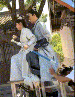 擦玻璃|搞笑GIF：别走啊，我在擦玻璃而已